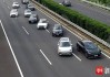 司机连续加班开车犯困高速公路快车道停车酣睡六分钟