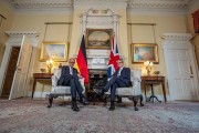 上任后首访英国德国总理与英首相会晤